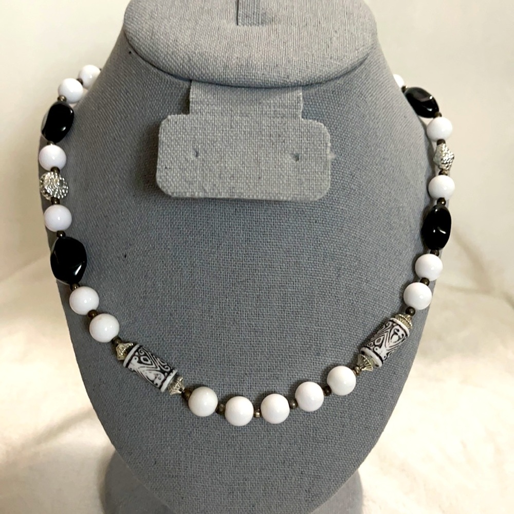 Vintage costume jewelry beaded necklace